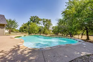 220 Royal Ct, Weatherford, TX 76085 - Photo 4