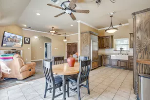 220 Royal Ct, Weatherford, TX 76085 - Photo 10