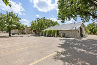 310 W Bluff Street, Granbury, TX 76048 - Photo 10