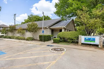310 W Bluff Street, Granbury, TX 76048 - Photo 8