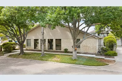 310 W Bluff Street, Granbury, TX 76048 - Photo 2