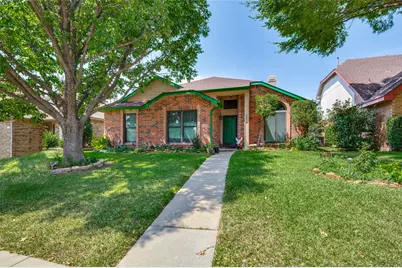 2910 Spinner Lane, Grand Prairie, TX 75052 - Photo 2