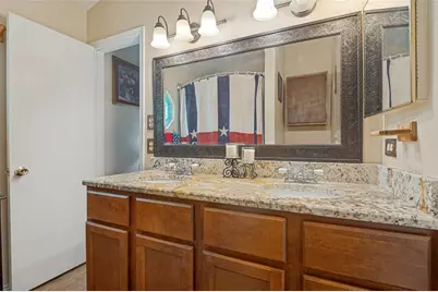 2910 Spinner Lane, Grand Prairie, TX 75052 - Photo 16