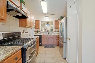 2910 Spinner Ln, Grand Prairie, TX 75052 - Photo 10