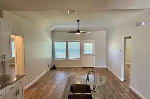 2817 Steepleridge Cir, Granbury, TX 76048 - Photo 4