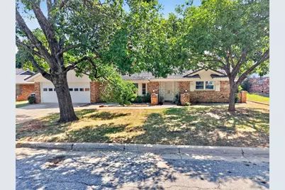 901 Lake Charles Avenue, Fort Worth, TX 76103 - Photo 1