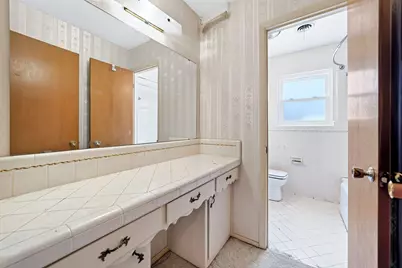 901 Lake Charles Avenue, Fort Worth, TX 76103 - Photo 4