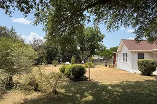 2233 Park Lake Dr, Waco, TX 76708 - Photo 2