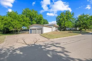 108 Clinton Dr, Weatherford, TX 76086 - Photo 2