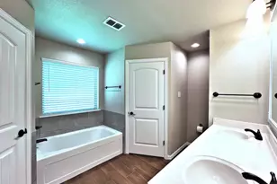 219 Clover Cir, Weatherford, TX 76086 - Photo 10