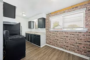 2701 Hemphill St, Fort Worth, TX 76110 - Photo 2