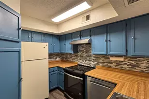 2301 Basil Dr, Arlington, TX 76006 - Photo 4