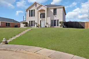 745 Woodridge Dr, DeSoto, TX 75115 - Photo 2