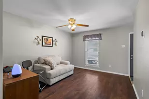 1019 Woodmere Dr, Lewisville, TX 75067 - Photo 6