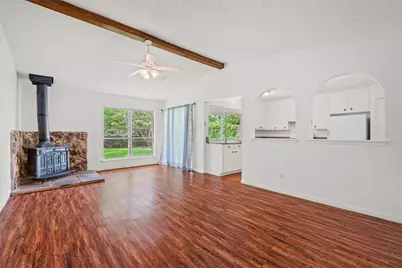 236 E Cunningham Avenue, Crowley, TX 76036 - Photo 2