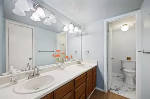 12823 Burninglog Ln, Dallas, TX 75243 - Photo 20