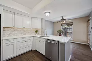 12823 Burninglog Ln, Dallas, TX 75243 - Photo 10