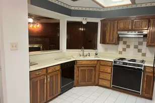 7640 Grassland Dr, Fort Worth, TX 76133 - Photo 10