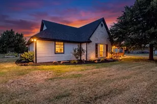 1870 Ross Ln, Springtown, TX 76082 - Photo 1