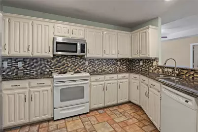 3715 Dahlia Drive, Grand Prairie, TX 75052 - Photo 6