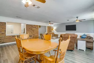 731 NW Wood St, Burleson, TX 76028 - Photo 14