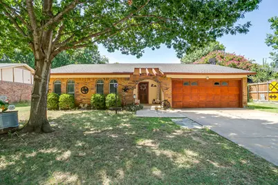 731 NW Wood Street, Burleson, TX 76028 - Photo 2