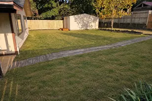731 NW Wood St, Burleson, TX 76028 - Photo 22