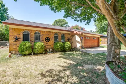 731 NW Wood Street, Burleson, TX 76028 - Photo 4