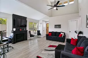 569 Hunters Glen St, Lewisville, TX 75067 - Photo 2
