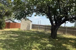 216 Woodgrove St, Mesquite, TX 75181 - Photo 2