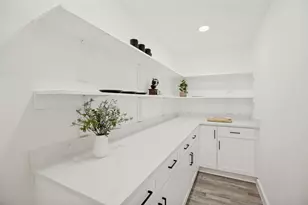 6329 E Lovers Ln, Dallas, TX 75214 - Photo 10