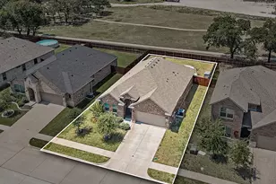 1540 Seabiscuit Dr, Granbury, TX 76049 - Photo 2