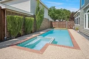 408 Silverton Dr, Irving, TX 75063 - Photo 2