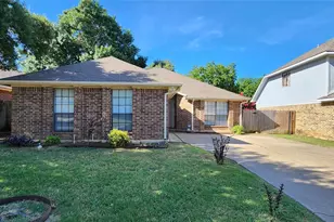 2204 Turf Club Dr, Arlington, TX 76017 - Photo 2