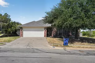 900 Mistflower Ave, Burleson, TX 76028 - Photo 2