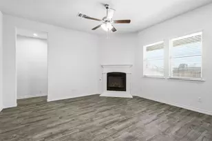 3250 Hunters Gln Dr, Aubrey, TX 76227 - Photo 4