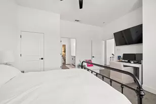2502 Elsie Faye Heggins St, Dallas, TX 75215 - Photo 16