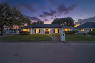 1700 Prestonwood Dr, Arlington, TX 76012 - Photo 1