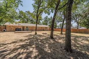 909 Shady Oaks, Bridgeport, TX 76426 - Photo 6