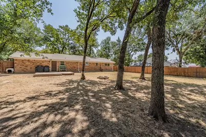 909 Shady Oaks, Bridgeport, TX 76426 - Photo 6