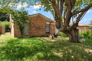 1825 Avenue B, Grand Prairie, TX 75051 - Photo 2