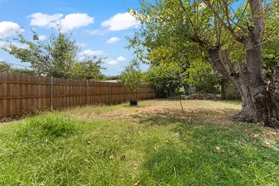 1825 Avenue B, Grand Prairie, TX 75051 - Photo 12