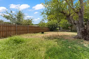 1825 Avenue B, Grand Prairie, TX 75051 - Photo 12