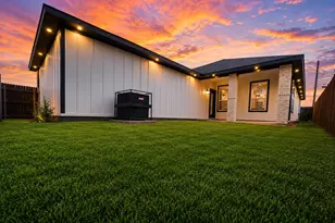 5147 Chapman St, Fort Worth, TX 76105 - Photo 2
