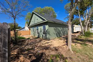 201 W Cherry St, Nocona, TX 76255 - Photo 8