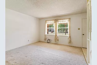 108 W Cunningham Street, Bonham, TX 75418 - Photo 6