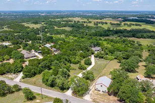 4427 Hunters Glen Ct, Granbury, TX 76048 - Photo 2