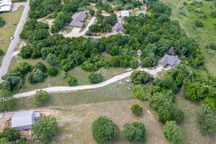 4427 Hunters Glen Ct, Granbury, TX 76048 - Photo 4