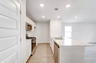 2557 Border Ave, Tyler, TX 75702 - Photo 2
