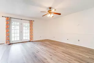 828 Lynne Ln, Burleson, TX 76028 - Photo 10